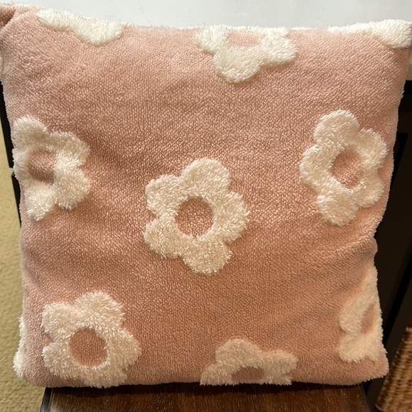2 Pink Chenille Pillow Covers White Floral Motif 18”x18” - Picture 5 of 7